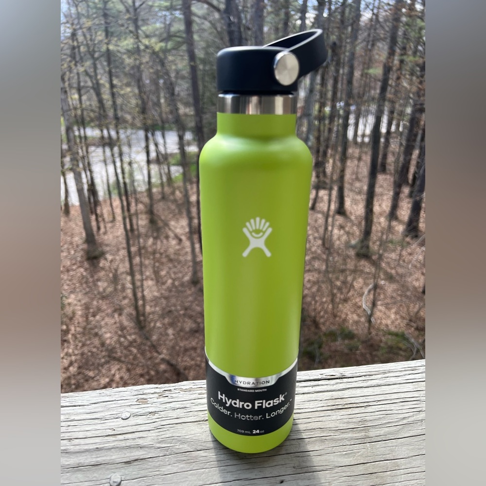 Hydro Flask bottle Seagrass color 24 oz